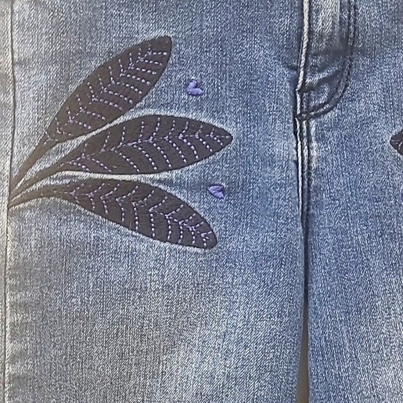 Catimini fancy jeans decorated with the leafs embroidery for a girl size… - Picture 6 of 12